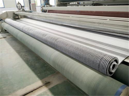 钠基膨润土防水毯与HDPE土工膜 构筑现代工程防渗屏障