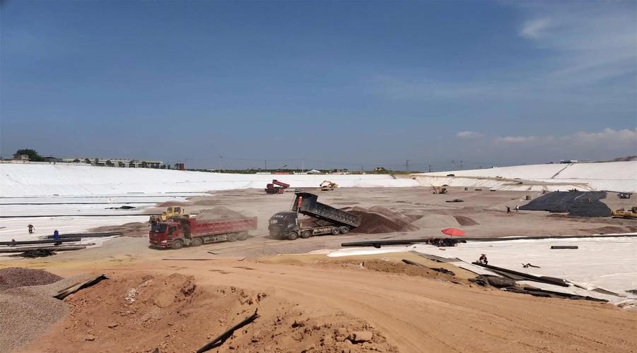 养猪场黑膜沼气池土工膜选择指南